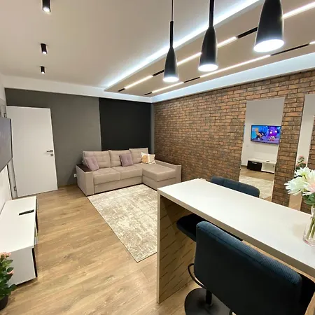 Spacious Modern Ultracentral *